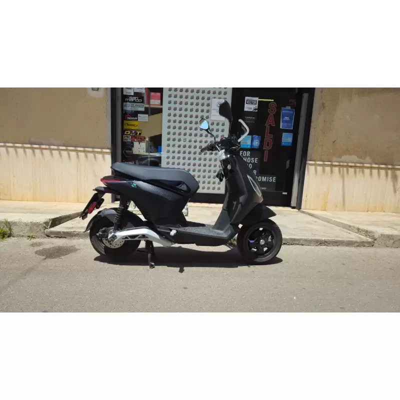 ELECTRIC SCOOTER PIAGGIO 1...