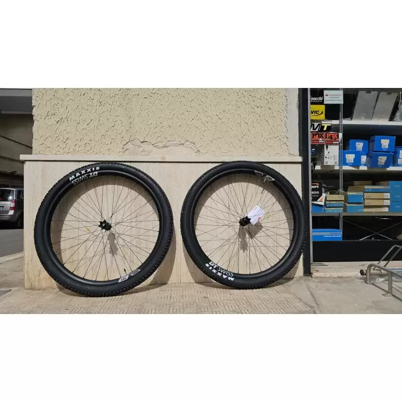 RUOTE DT SWISS XRC 1501 CARBON NUOVE 22687 1